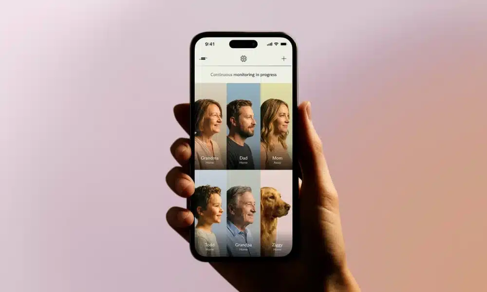 Luffu_Hand_and_Phone_Land