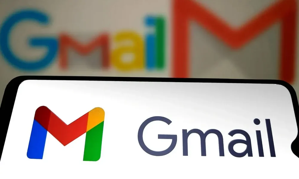 Logo et nom Gmail sur un écran de smartphone.