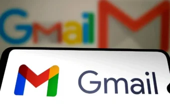 Logo et nom Gmail sur un écran de smartphone.