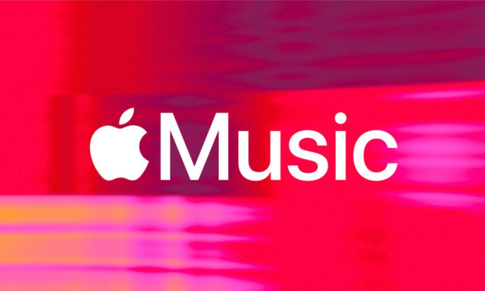 Logo Apple Music blanc sur fond abstrait rouge et rose.