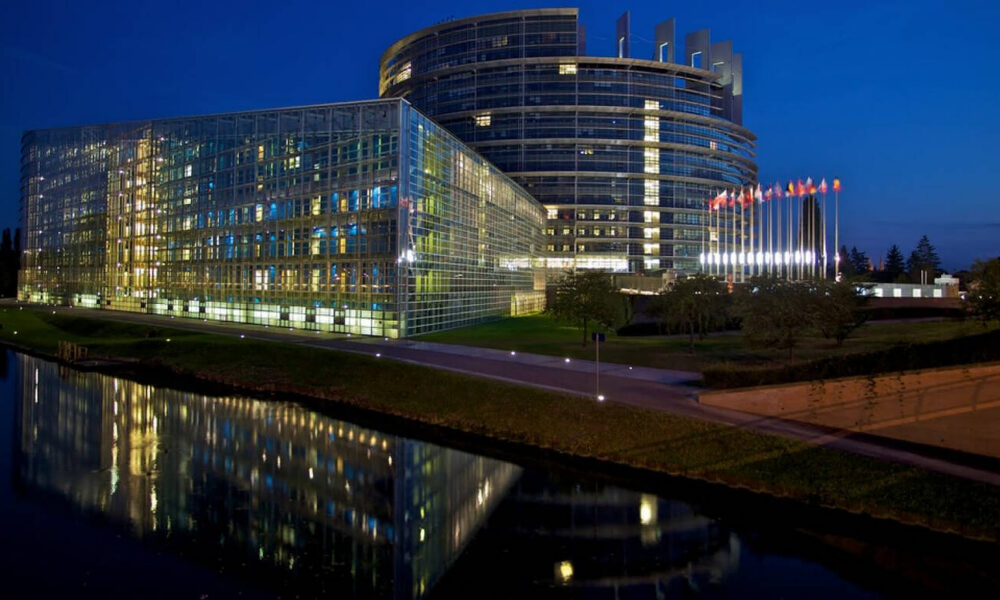 223007625-le-parlement-europeen-2-1600x900