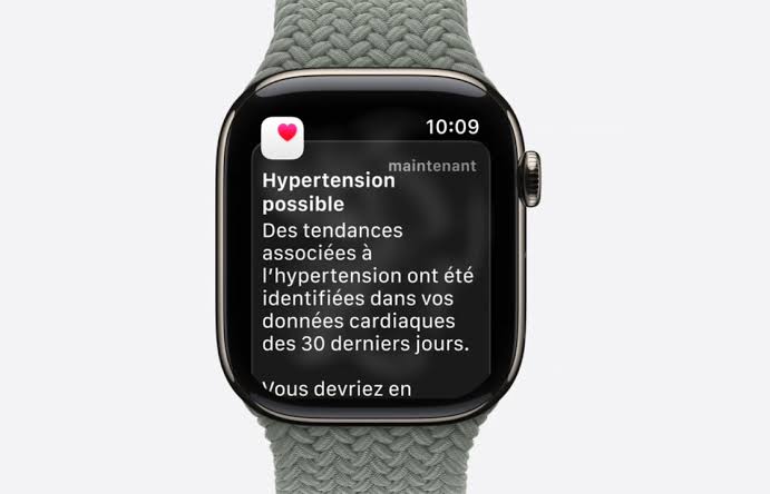 Apple Watch affichant une notification d'hypertension possible.