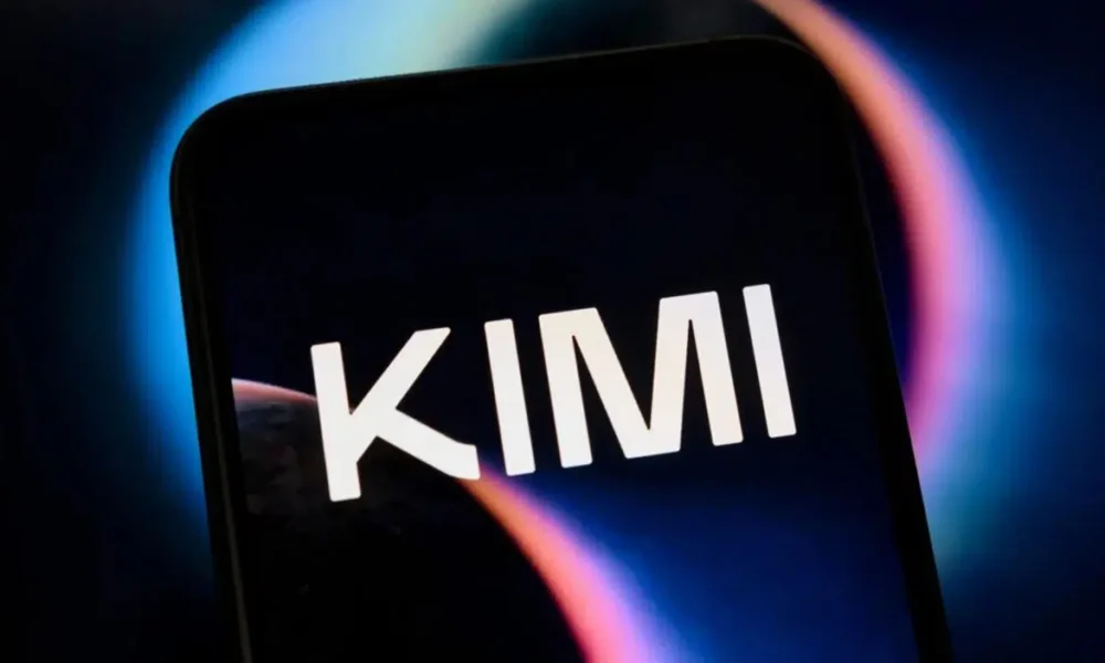 Logo KIMI affiché sur l'écran d'un smartphone.