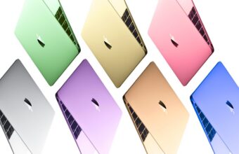 MacBooks multicolores sur fond blanc.