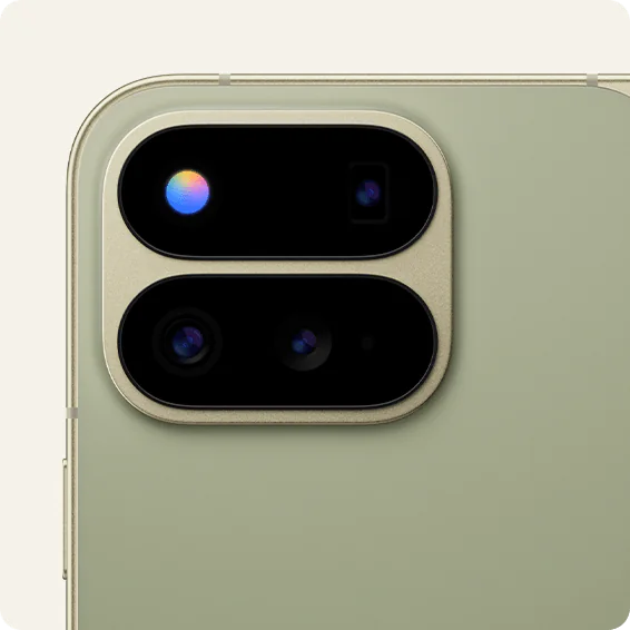 Caméra arrière smartphone vert avec plusieurs objectifs.