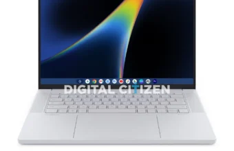 Ordinateur portable blanc avec écran Chrome OS et fond d'écran abstrait.