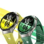Huawei Watch GT 7 : jusqu’à 21 jours d’autonomie, mais seulement en Chine Deux montres connectées, une jaune et une verte, sur fond blanc.