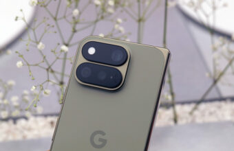 Dos d'un Google Pixel vert avec module caméra arrière.