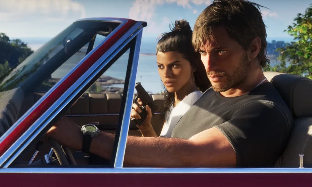 Couple intense en voiture décapotable, femme armée d'un pistolet.