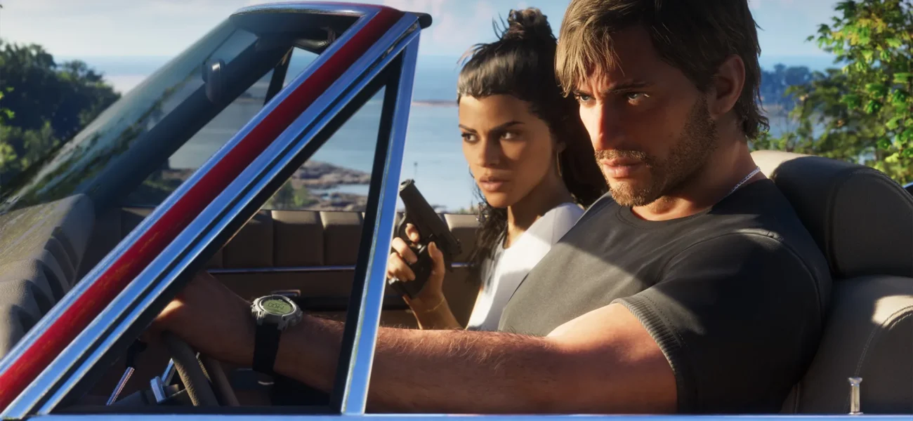 Couple intense en voiture décapotable, femme armée d'un pistolet.
